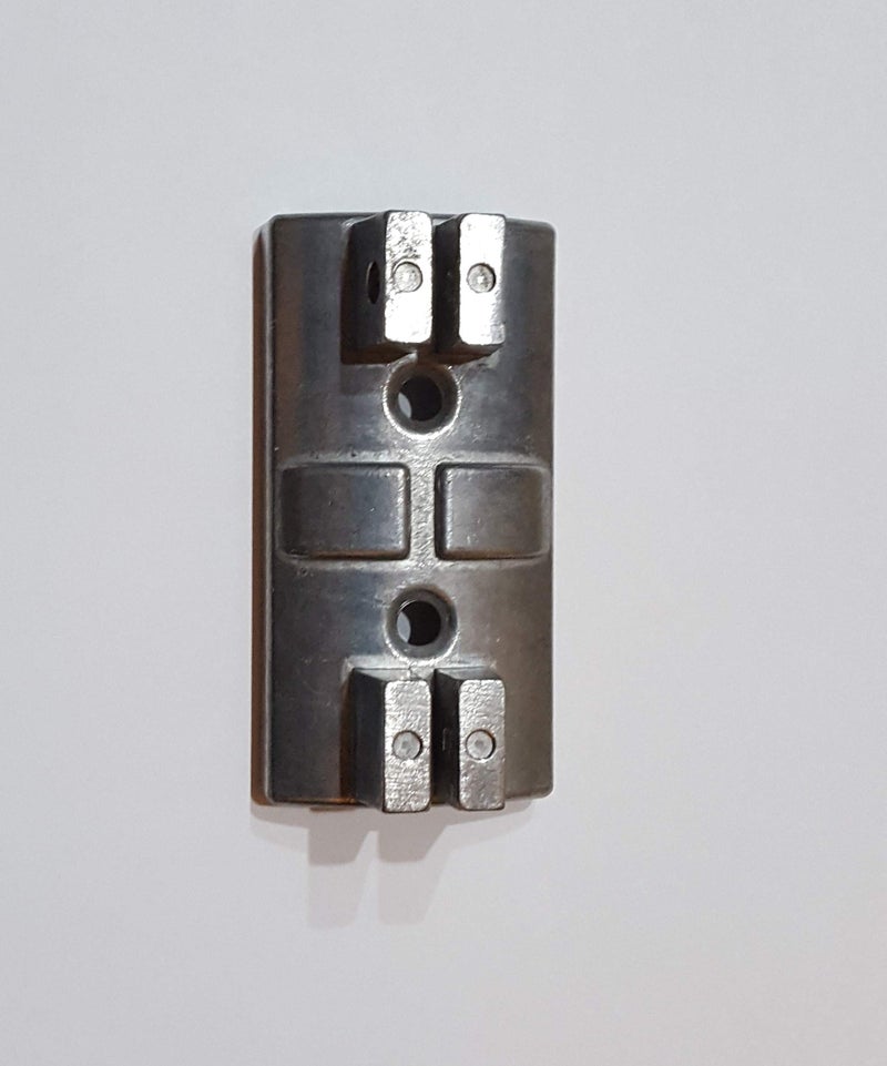 Wing Bracket for Horizontal Sign Mounting on Poles and Posts